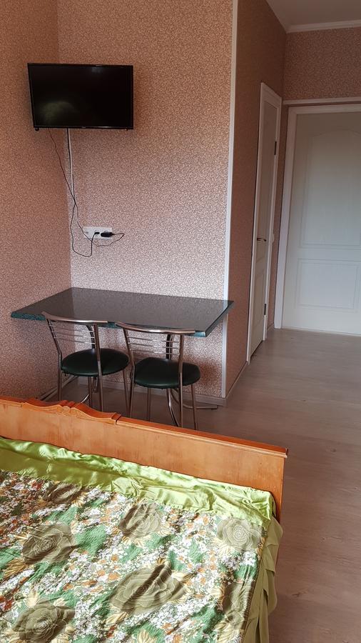 Glamour Hotel Luhyny Bagian luar foto